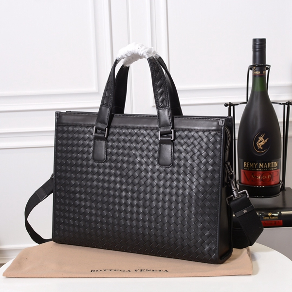 ボッテガヴェネタバッグ背面デザイン